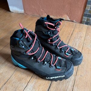 La Sportiva Aequilibrium LT Boots